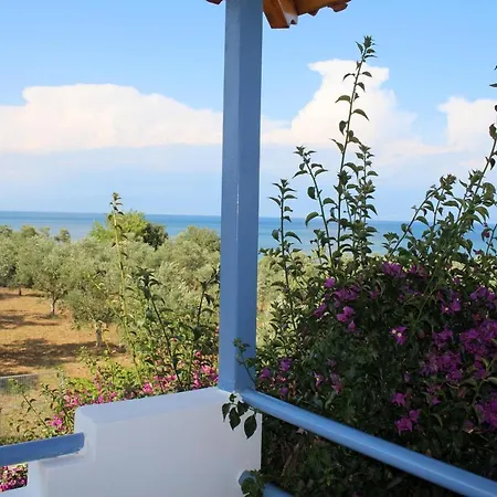 Akrojali Appartement Kómboi