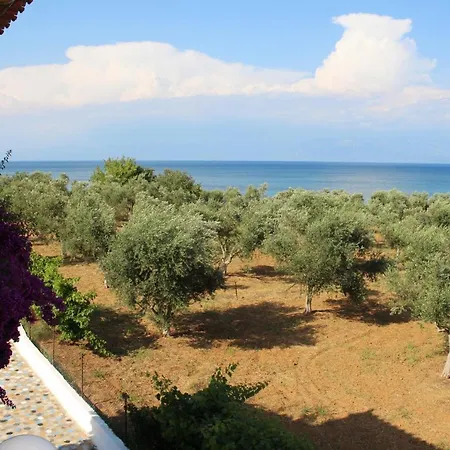 Akrojali Appartement Kómboi