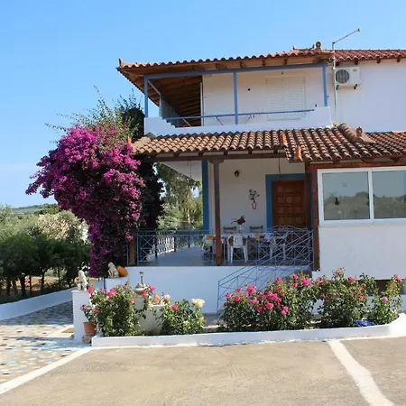 Akrojali Appartement Kómboi