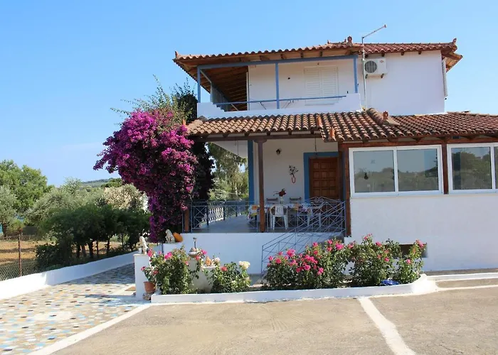 Akrojali Apartamento Kómboi